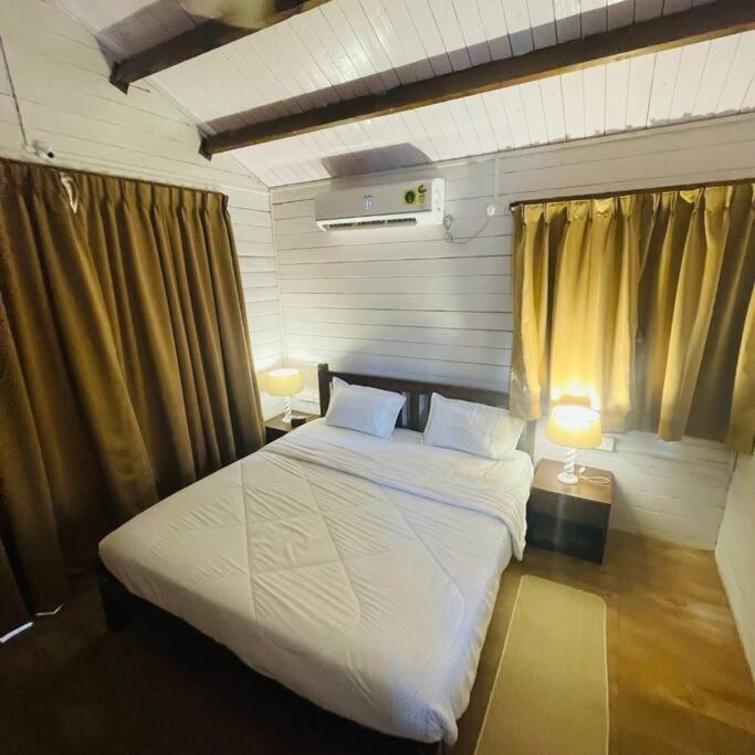 Waterrock Stays The Mango Tree Chalet Пюн Екстериор снимка