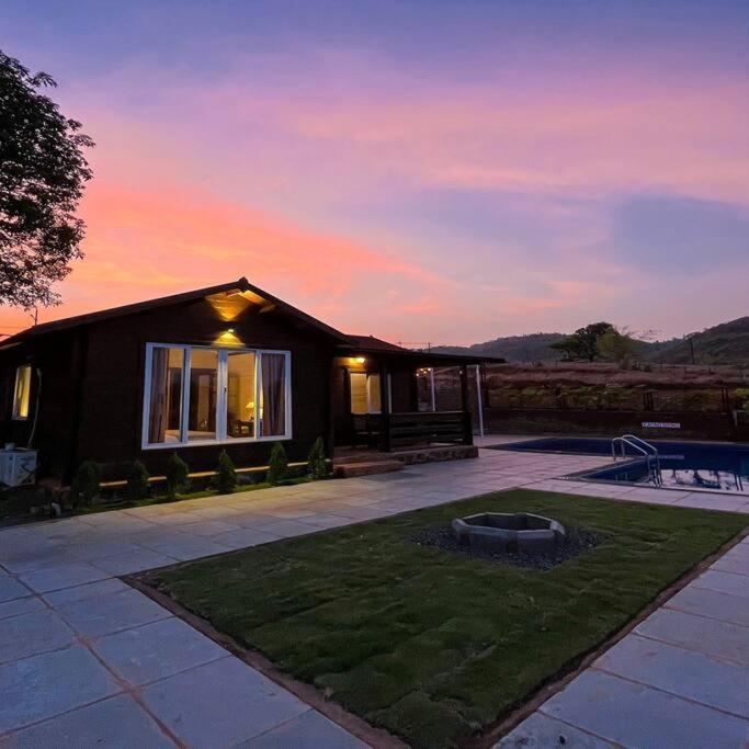Waterrock Stays The Mango Tree Chalet Пюн Екстериор снимка