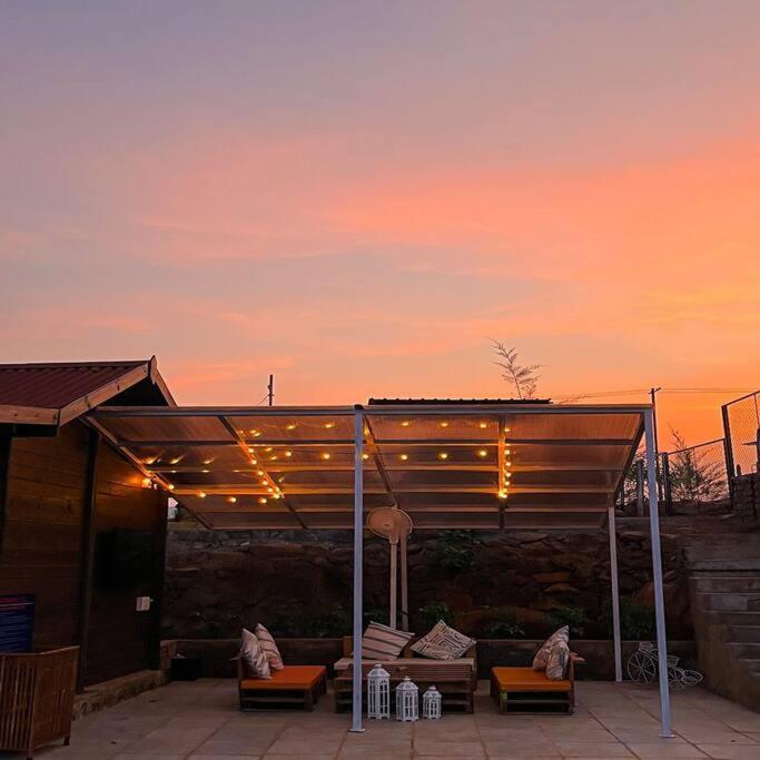 Waterrock Stays The Mango Tree Chalet Пюн Екстериор снимка